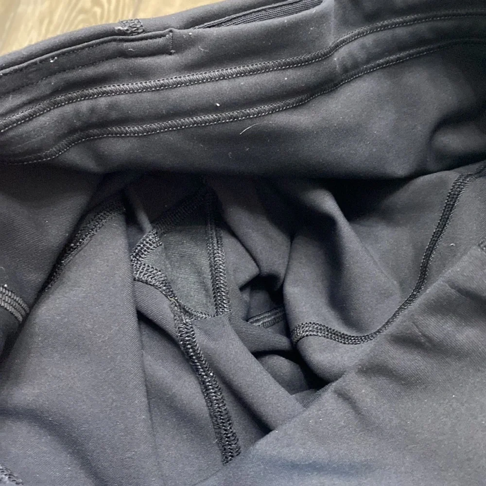 Lululemon black crop leggings size 4 - Picture 10 of 13